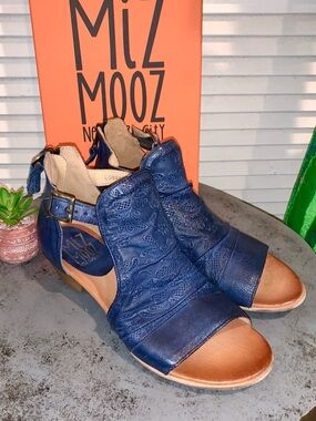 Miz Mooz Leather Floral Embossed Heeled
Sandals Corra River Blue Size 39 Women’s